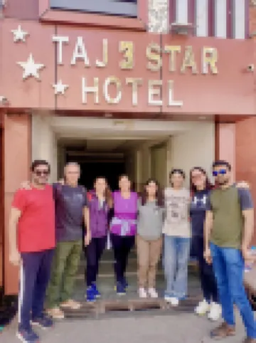 Taj 3 Star Hotel Near 200Mtr Taj Mahal Agra