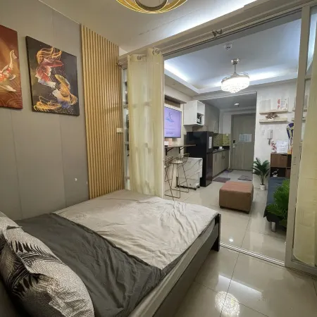 1 BR Condo Unit with Balcony 12th Floor | Pool View near MOA