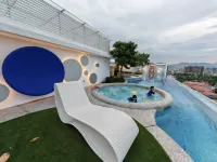 The Stallionz Signature Suites by IWH Suites - مسبح على السطح