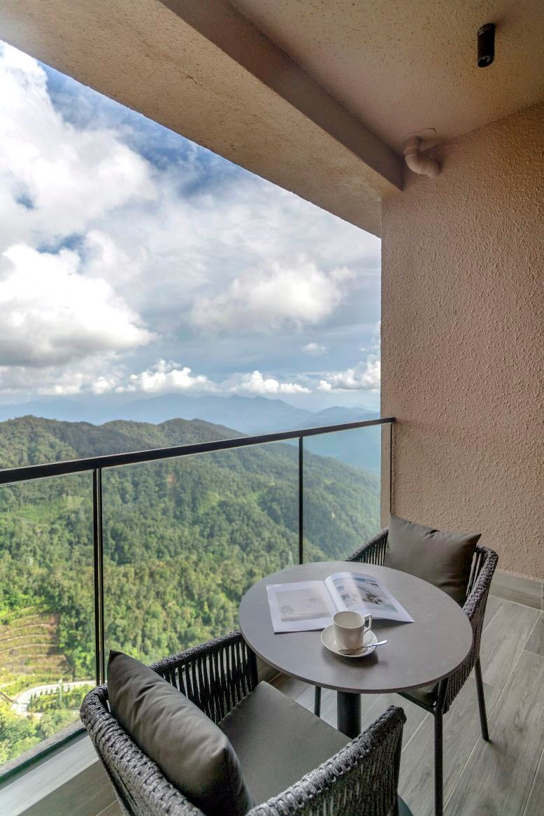 Two Bedroom Apartment With Mountain View