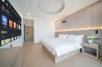 Cloud Hotel - พร้อมระเบียง