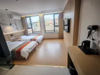 Yongchang Homestay (Hongtong Central Square Grand Locust Tree Root-Seeking Ancestral Worship Park) - Homestays