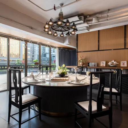 Shenzhen Jingpeng Hotel (East Gate Pedestrian Street Hubei Subway Station Branch) Отели рядом с достопримечательностью «Буддийский храм Хонгфа»
