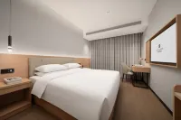 Licheng Xiyue Hotel (Chenzhou Yizhang Wenming South Road Bus Station Branch)