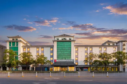 Echarm Hotel (Zhongxiang Railway Station Mochou Lake Road) - parking