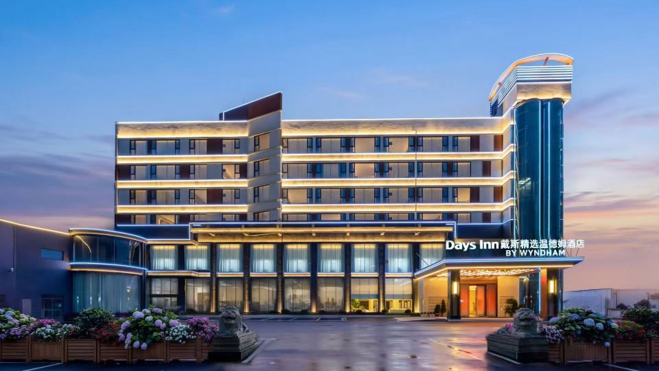 Days Select Wyndham Hotel