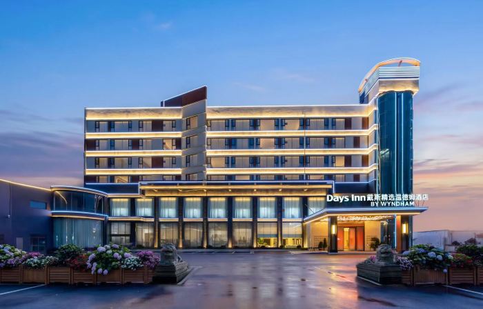 Days Select Wyndham Hotel