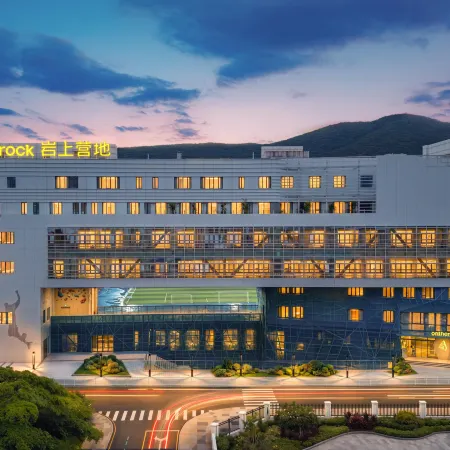 on  the  rock  hotel Отели рядом с достопримечательностью «Кяомейша Бич»