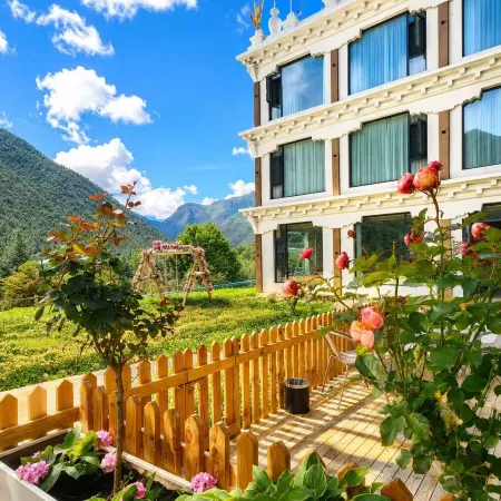 Yuexi·Lanshan Hot Spring Hotel