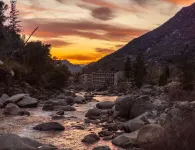 Yosemite View Lodge - Mountain view