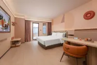 Orange Hotel (Qingdao Golden Lion Plaza Branch, Shilaoren Seawater Bathing Beach) - Balcony