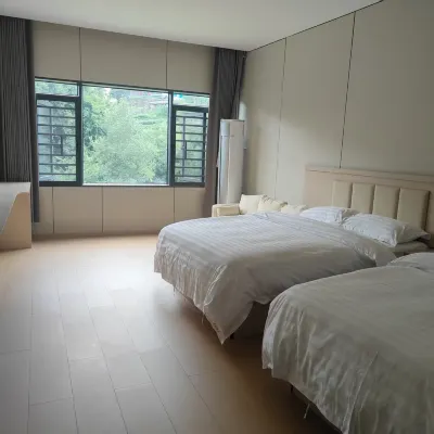 Huayu Hotel - Mountain view