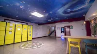 Eda International Youth Hostel - parking