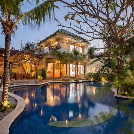 MJ Villa Sanur Отели рядом с достопримечательностью «Пляж Пенджембак»