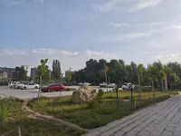 JI Hotel - Parkplatz