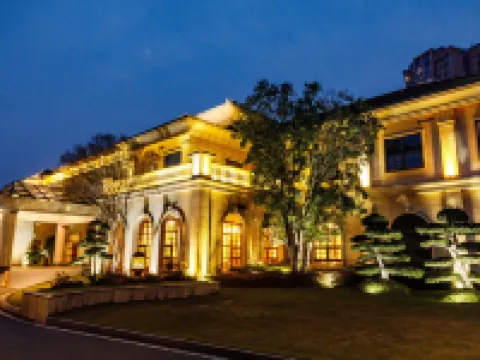 Cezanne Manor Hotel & Resort Hotels near Yuelai Old Town