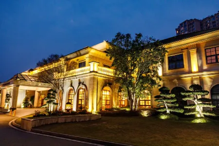 Cezanne Manor Hotel & Resort