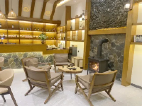 Hidden Qishan Residence (Siguniangshan Changpinggou Scenic Area)