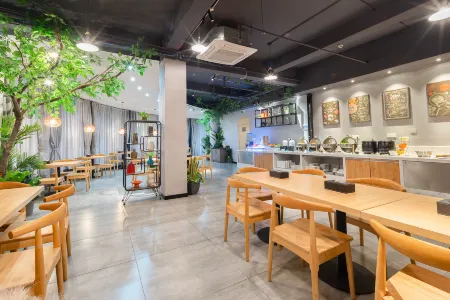 Nanning Rezen Select Hotel (Guangxi University Zoo Subway Station) Отели рядом с достопримечательностью «Guangxi Technological College of Machinery and Electricity»