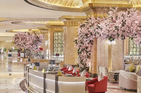 Emirates Palace Mandarin Oriental, Abu Dhabi Отели рядом с достопримечательностью «Khalifa University Extension»