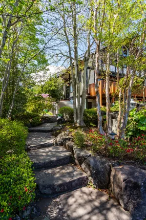 Log House Clover Отели рядом с достопримечательностью «Монт Омуро»