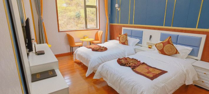 Mingxiu Hotel Hotels in Dege