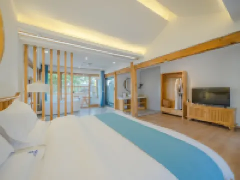 ฮอลิเดย์ วิลล่า ซงจูจวี้ คอฟฟี่แอนด์ที ดีไซเนอร์การ์เดน โรงแรมในลี่เจียง