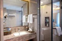 Tengchong East Lake Thermal Spa Hotel