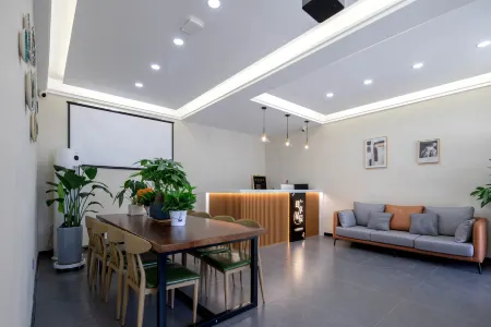 Sixiang Stars Homestay Отели рядом с достопримечательностью «Gulja Gymnasium»