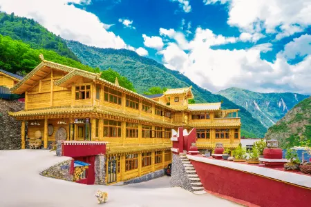 Snow Mountain Home · Tibetan Culture Photography and Food Experience Homestay