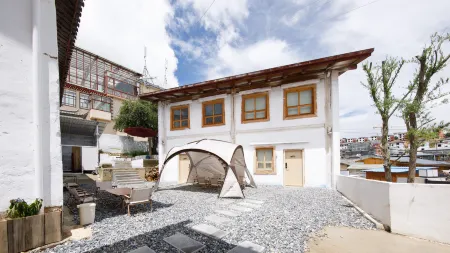 Shangri-La No.1 Bieyuan Boutique Homestay (Dukezong Ancient City Sifang Street Branch)