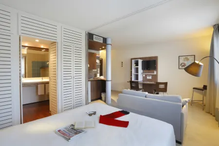 Suite Home Apt Luberon Отели в г. Апт