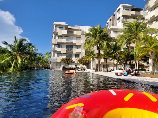 By the Sea Beach Luxury Resort - Batu Ferringhi