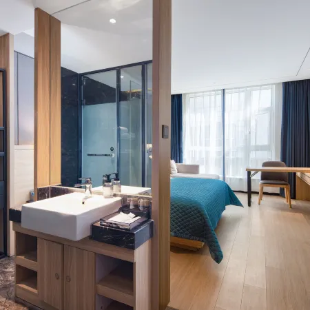 H Hotel (Xuchang Caowei Ancient City Pang Donglai People's Branch)