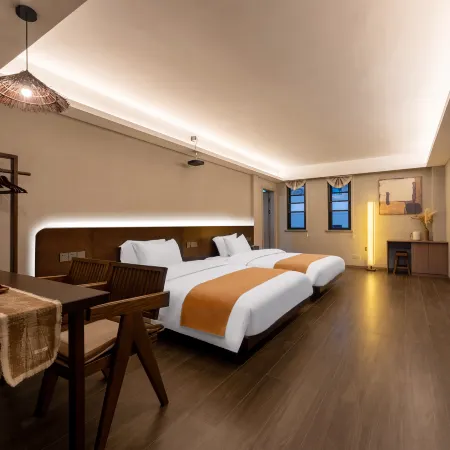 Floral Hotel · Building Ledao Hot Spring hotel Отели рядом с достопримечательностью «Wuyishan Municipal Hospital»