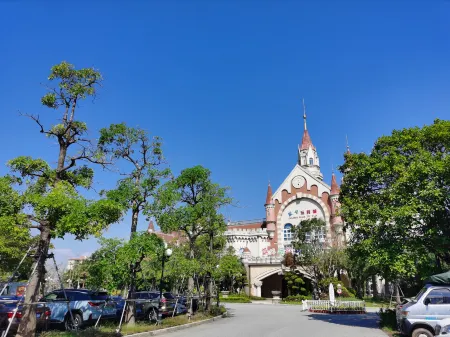Hailing Island Haizhiguang Holiday Apartment Отели рядом с достопримечательностью «Hailing Island National Wetland Park of Mangrove Forest»