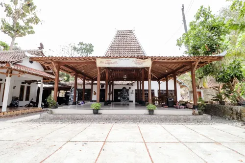 Griya Erlangga Homestay Hotel a Pajangan