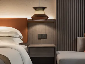 Weijianshan Homestay (Shennongjia Muyuzhen Xiangxi Street Branch)