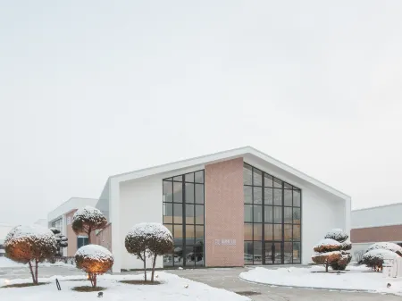 Rhyme Holiday Homestay Отели рядом с достопримечательностью «Longshan Korean Folk Village»