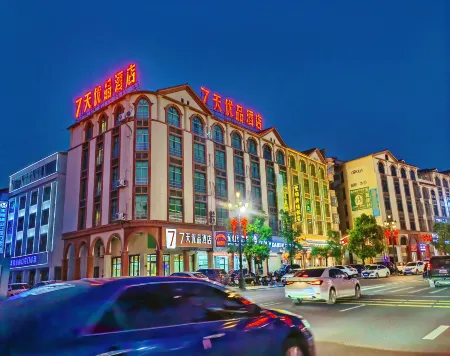 7 Days Premium Hotel (Fengshun Convention and Exhibition Center) Отели рядом с достопримечательностью «Yuyi Tangquan Shuishang Paradise»