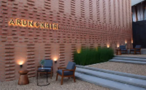 Arun Khiri Chiang Mai Hotel Các khách sạn gần Tượng đài 3 Vua