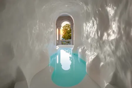 Miyue Roman Holiday Secret Manor