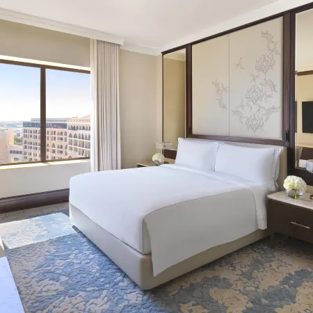 The Ritz-Carlton Abu Dhabi, Grand Canal
