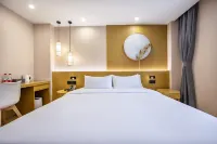 Jia Qi Hotel (Shanghai the Bund Nanjing East Road shop)