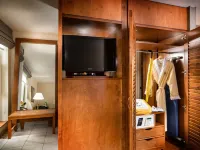 Staypineapple, Watertown Hotel, University District Seattle Hotels near Wallingford