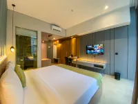 Facade Hotel by Azana - balcony