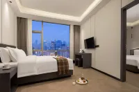 K·W High Altitude View Hotel (Chongqing Jiefangbei Pedestrian Street Hongyadong Branch) Hotel di Area Jiefangbei