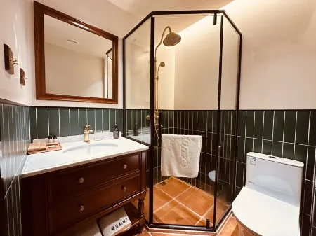 Xiamen Lanting Bieyuan (Zhongshan Park Subway Station)