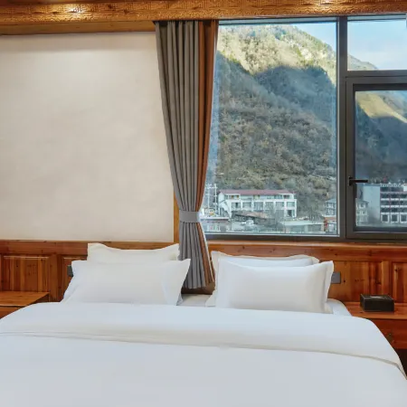 In Heishui Village, there is a poetic homestay