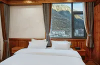 In Heishui Village, there is a poetic homestay